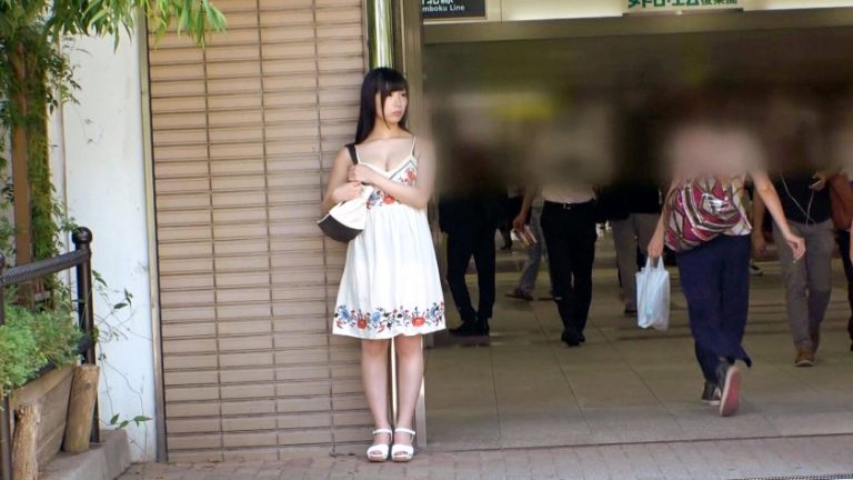敏感過ぎる美少女大学生21歳みひなちゃん再登場！応募理由は「前回したAV男優とのSEXが忘れられなくて…」耳でイク！乳首でイク！何をしても絶頂に次ぐ絶頂の嵐なエロエロ女子大生！そんなに感じたらカラダ疲れないですか？「それがイィんです♪」就活しないでSEX三昧！激イキ女子大生みひなちゃん必見です！