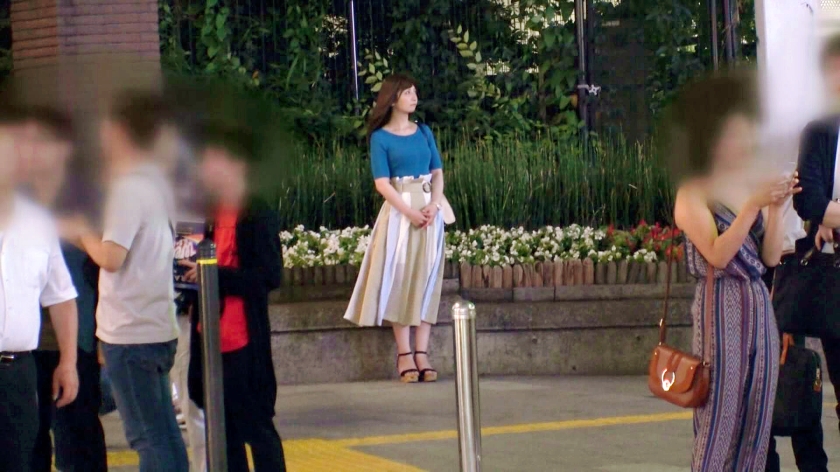 【NTR大好き】25歳【超SSS級美女】あきちゃん参上！人のモノが大好きな彼女の応募理由は『AV興味にあったのと… 私、寝取り寝取られが好きなんです…』【初体験は友達の彼氏】同僚や上司と不倫は当たり前！【トラブル多数】『悪気はないんです…』現在彼氏持ちの彼女の指名で妻子持ち男優を手配！それだけで大興奮！彼氏にはやらないアナル舐めをベロベロかます始末！『奥さんとどっちが気持ちイイの〜？♪』やっぱりそれ聞くのか！？彼女にとって隣の芝は青過ぎる！【超SSS級ド変態美女】『私、峰不◯子に憧れてるの♪』あんたは大泥棒だょ(笑)