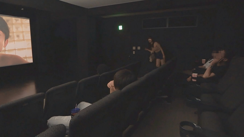 すいてる映画館で隣に絶世の美女が忍び寄り悪魔の囁き、上映中バレないようにボクのチ○ポをいじくり倒してくる！「シぃ～…静かにしてください。他のお客さんに迷惑ですよ」美乳痴女のサイレントSEXザーメン搾取！ #01 にあちゃん