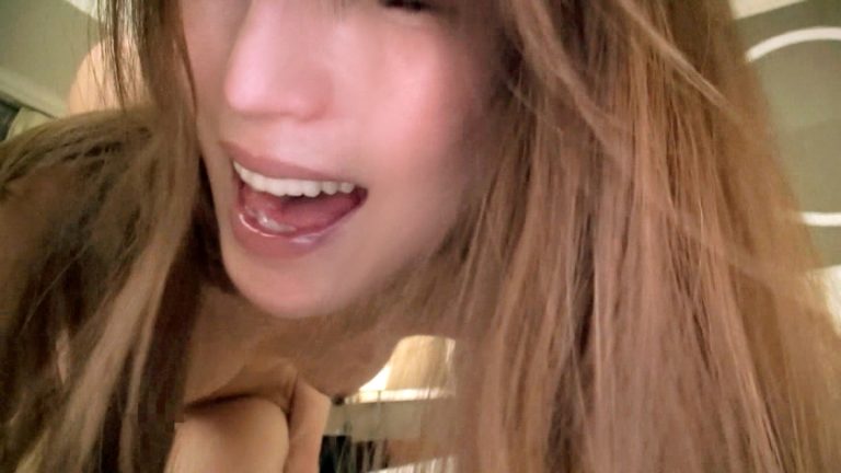美人歯科助手さくらちゃん再び参上！ドS痴女な彼女は前回のSEXがよほど楽しかったらしく、今回また応募！「Sも好きだけど今回はガンガン責められたいゎょ♪」承知致しました、仰せのままに…。痴女具合もグレードアップ！Mにも目覚めた彼女は無敵の変態歯科助手！