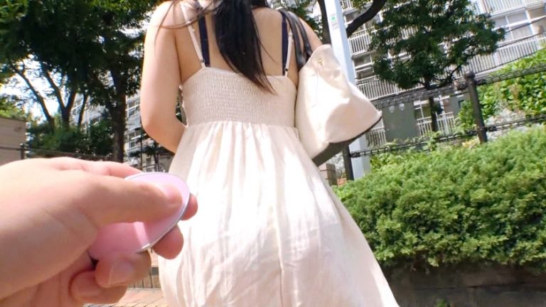 敏感過ぎる美少女大学生21歳みひなちゃん再登場！応募理由は「前回したAV男優とのSEXが忘れられなくて…」耳でイク！乳首でイク！何をしても絶頂に次ぐ絶頂の嵐なエロエロ女子大生！そんなに感じたらカラダ疲れないですか？「それがイィんです♪」就活しないでSEX三昧！激イキ女子大生みひなちゃん必見です！