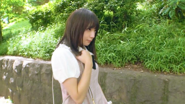 【無敵可愛い】23歳【頭の中が変態】みおちゃん参上！常に頭の中はエロぃ妄想でいっぱいの彼女応募理由は『私がエッチ過ぎて男子に引かれちゃうんです…』勝手に【えちえちプレイ】を始める制御不能の変態娘！『私、チ●ポの為なら何でもします、、、御主人様』こんなに可愛い子が超変態だなんて！【無敵の変態美少女】このSEXは見逃すな！
