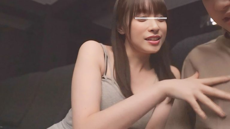 すいてる映画館で隣にスレンダー美女が忍び寄り甘い囁き、上映中バレないようにボクのチ○ポをいじくり倒してくる！「シぃ～…静かにしてください。他のお客さんに迷惑ですよ」淫乱痴女のサイレントSEXザーメン搾取！ #02 ゆうりちゃん