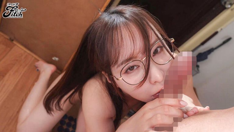 安アパート暮らしの風俗に行く金もない俺が捕まえた大人しい人妻は 我慢できずに玄関でSEXを求める聖水まき散らし激ヤバ痴女だった！！ 海老咲あお